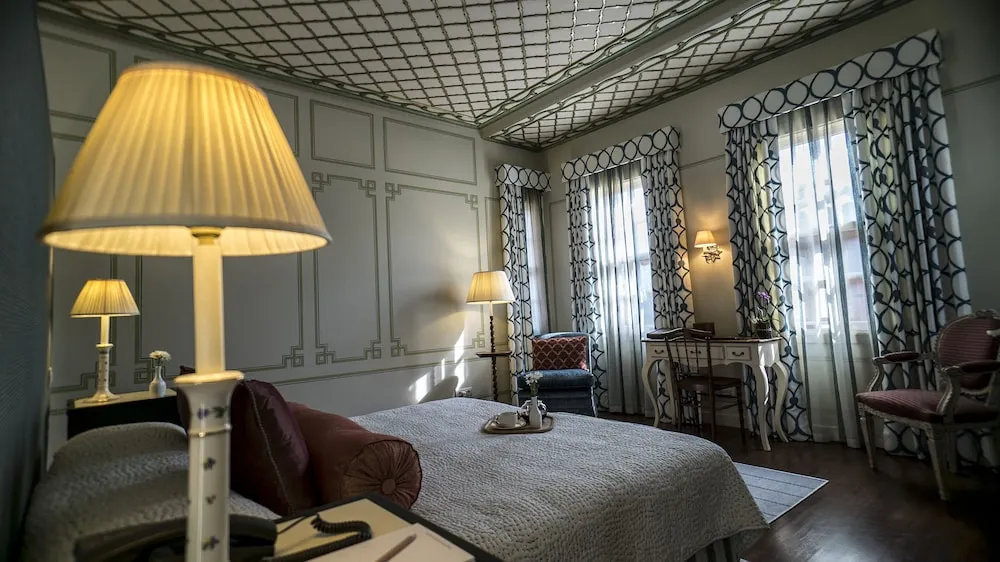 Luxury Tek Büyük Yataklı Oda