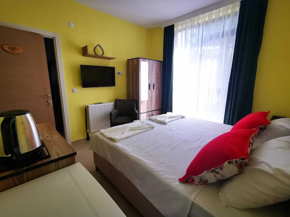 Economy Tek Büyük veya İki Ayrı Yataklı Oda