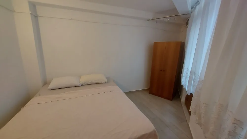 Basic Tek Büyük Yataklı Oda