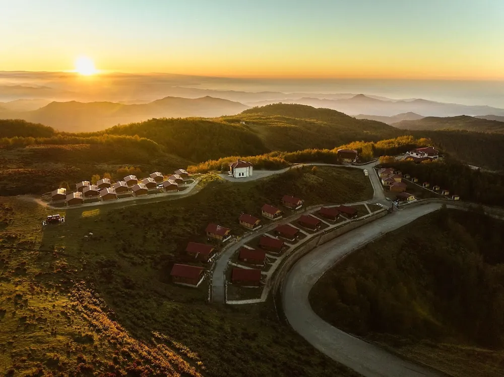 Flora Handüzü Resort & Wellness Bungalow Hotel