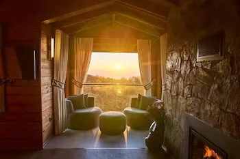 Flora Handüzü Resort & Wellness Bungalow Hotel
