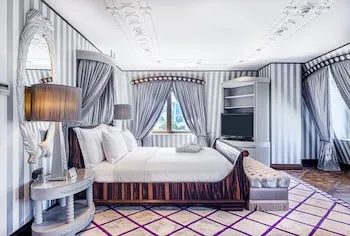 Wyndham Grand Istanbul Kalamis Marina Hotel