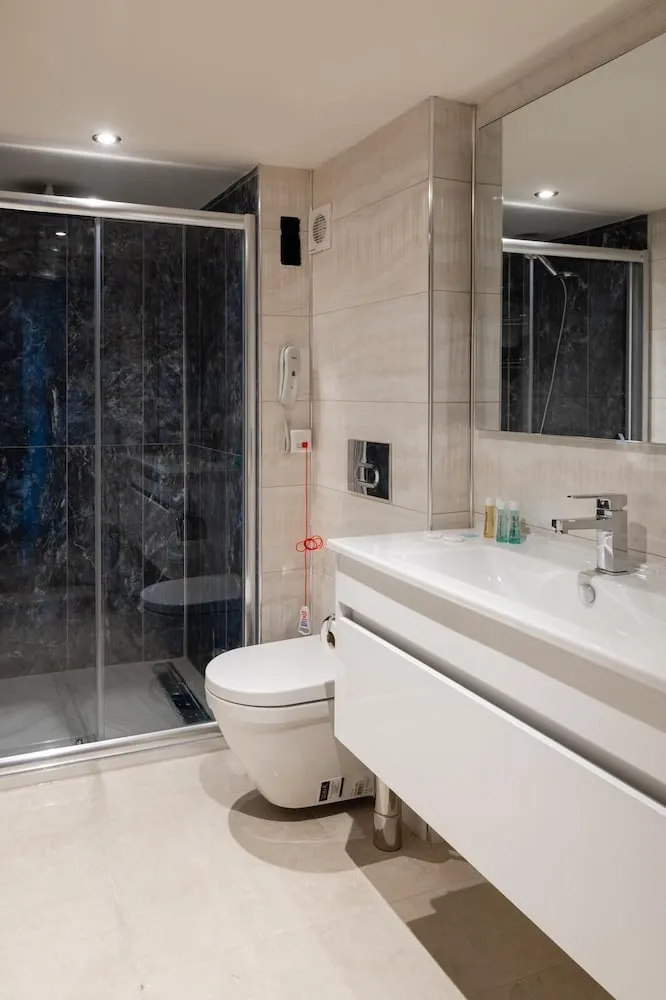 Deluxe Dört Kişilik Oda