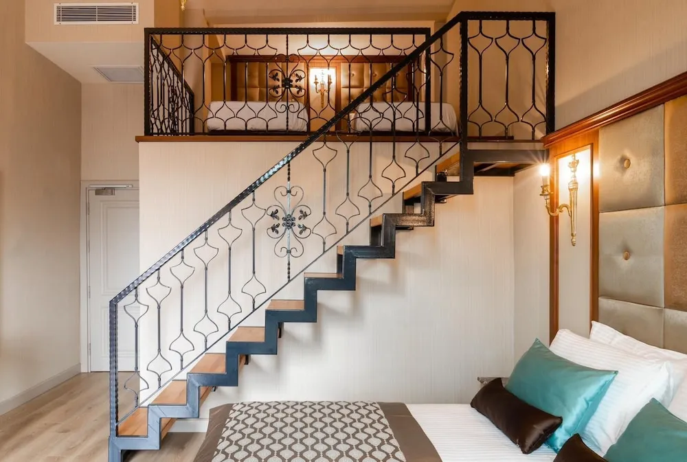 Deluxe Dört Kişilik Oda