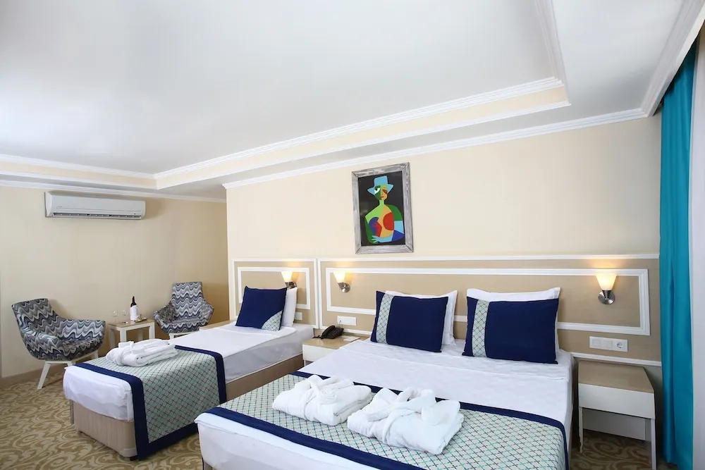 Royal Room,Land View BB
