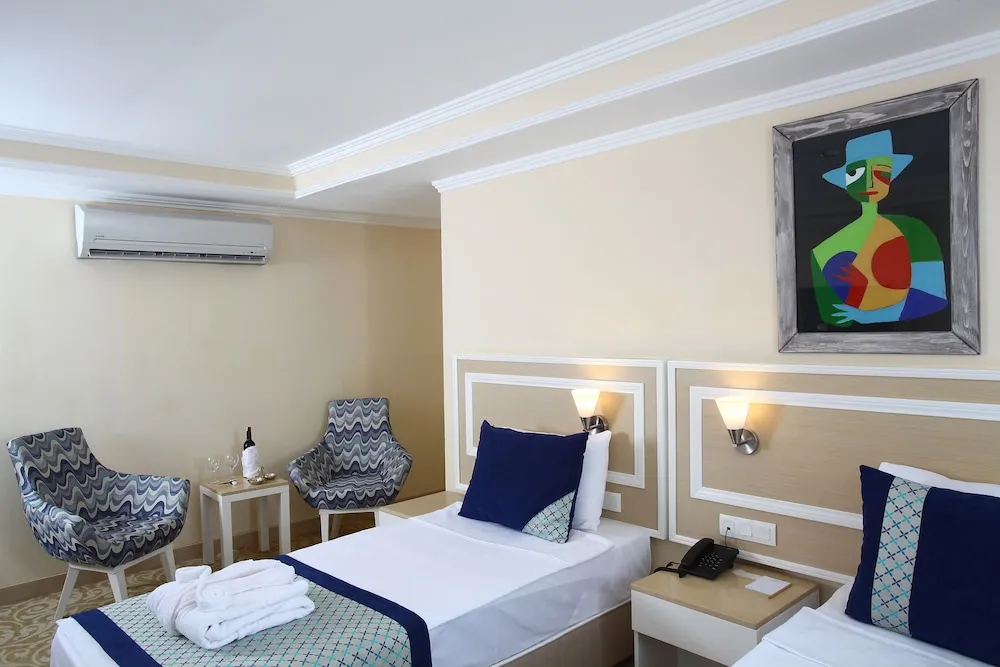 Royal Room,Land View BB