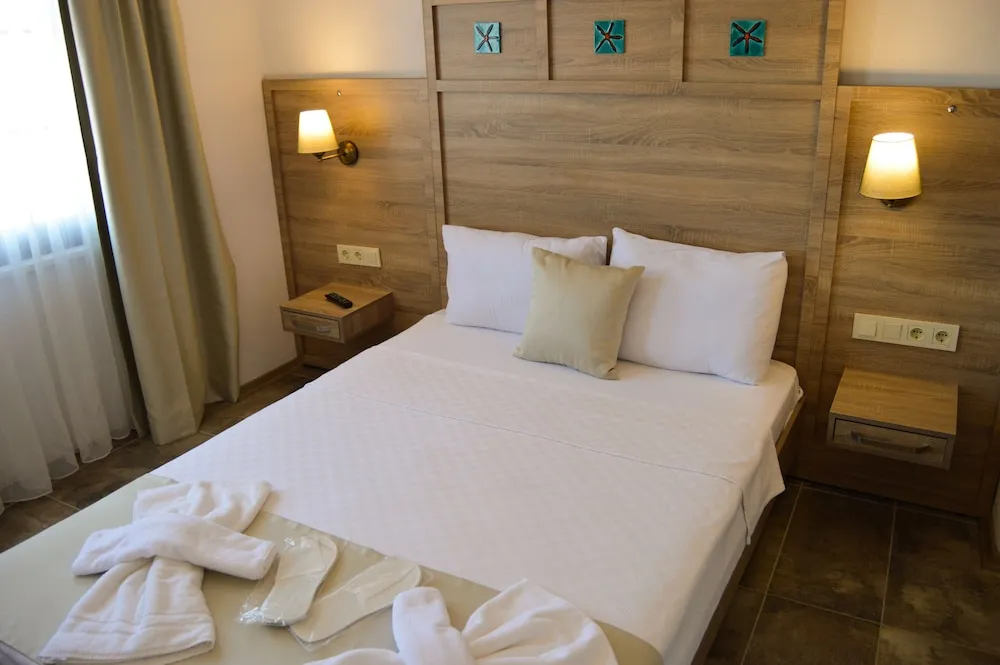 Deluxe Tek Büyük Yataklı Oda, Balkon, Deniz Manzaralı