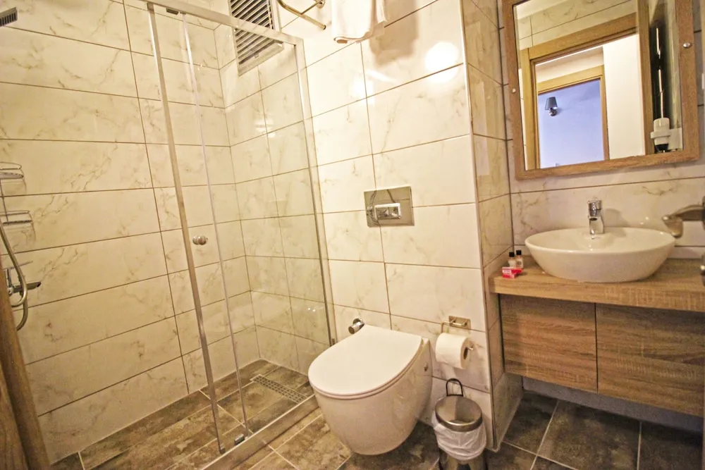 Deluxe Tek Büyük Yataklı Oda, Balkon, Deniz Manzaralı