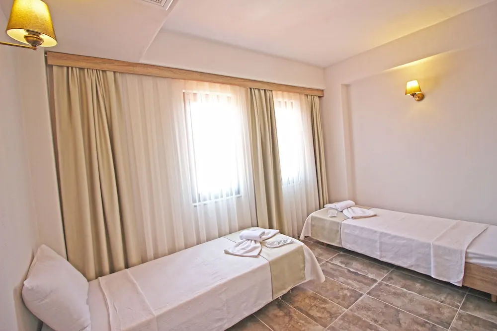 Deluxe Dört Kişilik Oda, Deniz Manzaralı