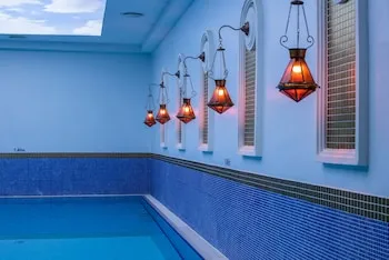 Wellborn Luxury Hotel
