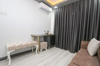 Dnz Thetaximx Hotel