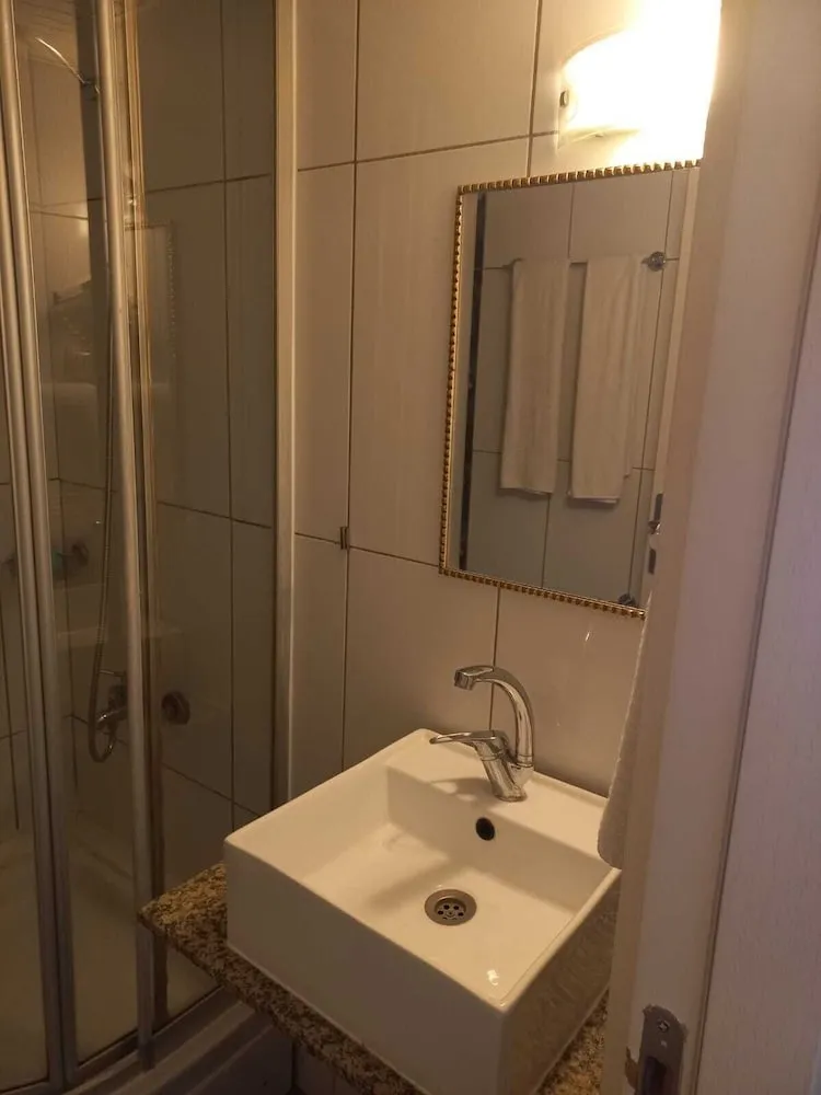 Standard Tek Büyük veya İki Ayrı Yataklı Oda