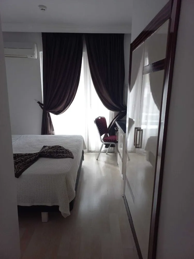 Standard Tek Büyük veya İki Ayrı Yataklı Oda