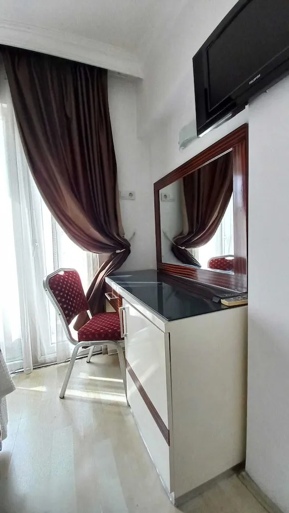 Standard Tek Büyük veya İki Ayrı Yataklı Oda, Şehir Manzaralı