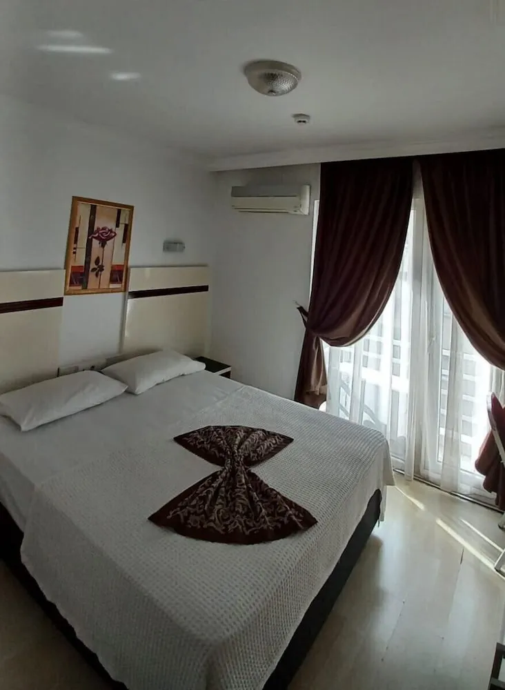 Standard Tek Büyük veya İki Ayrı Yataklı Oda, Şehir Manzaralı