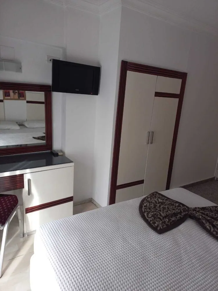 Standard Tek Büyük veya İki Ayrı Yataklı Oda, Şehir Manzaralı