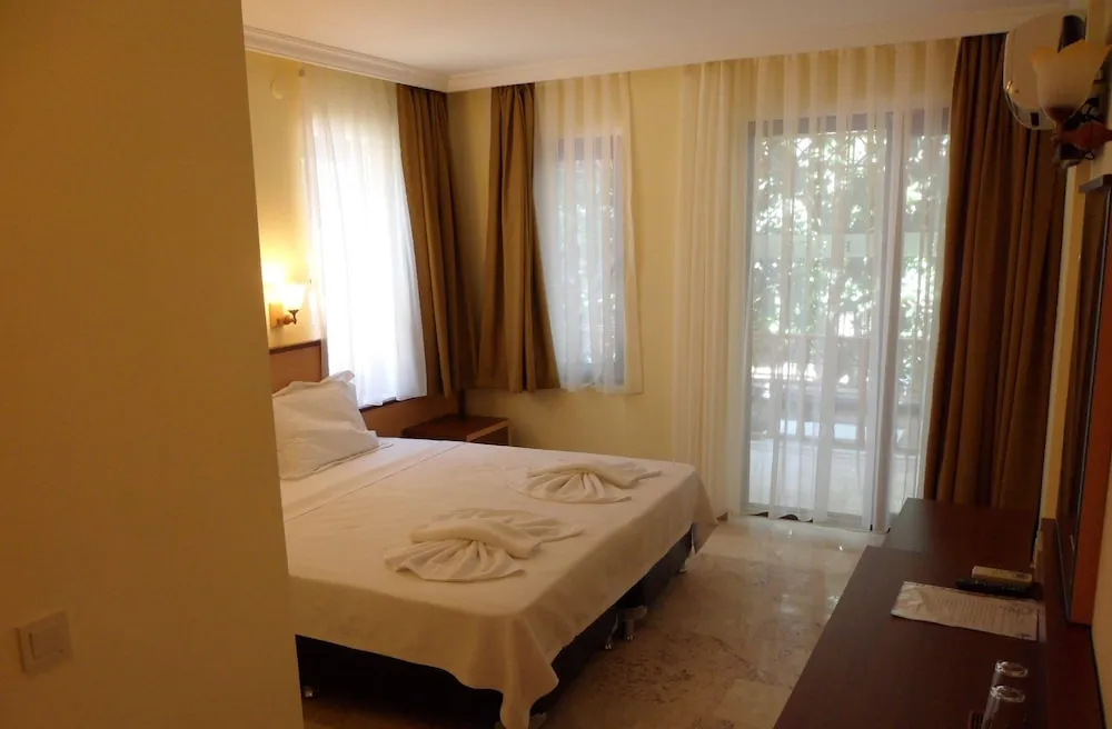 Standard Tek Büyük veya İki Ayrı Yataklı Oda