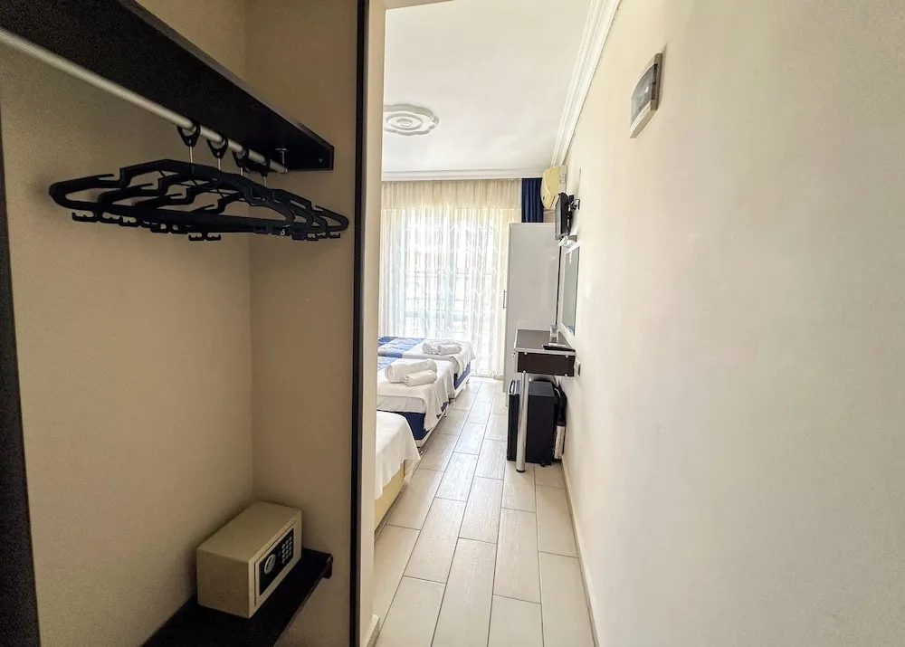 Basic Üç Kişilik Oda, Balkon