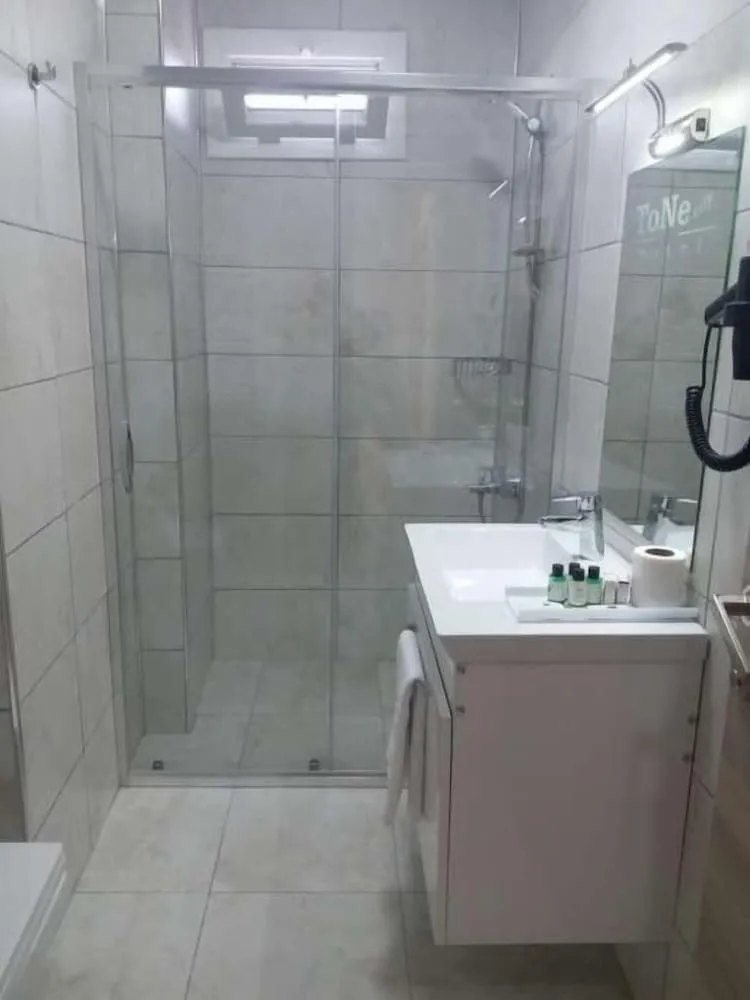 Üç Kişilik Oda