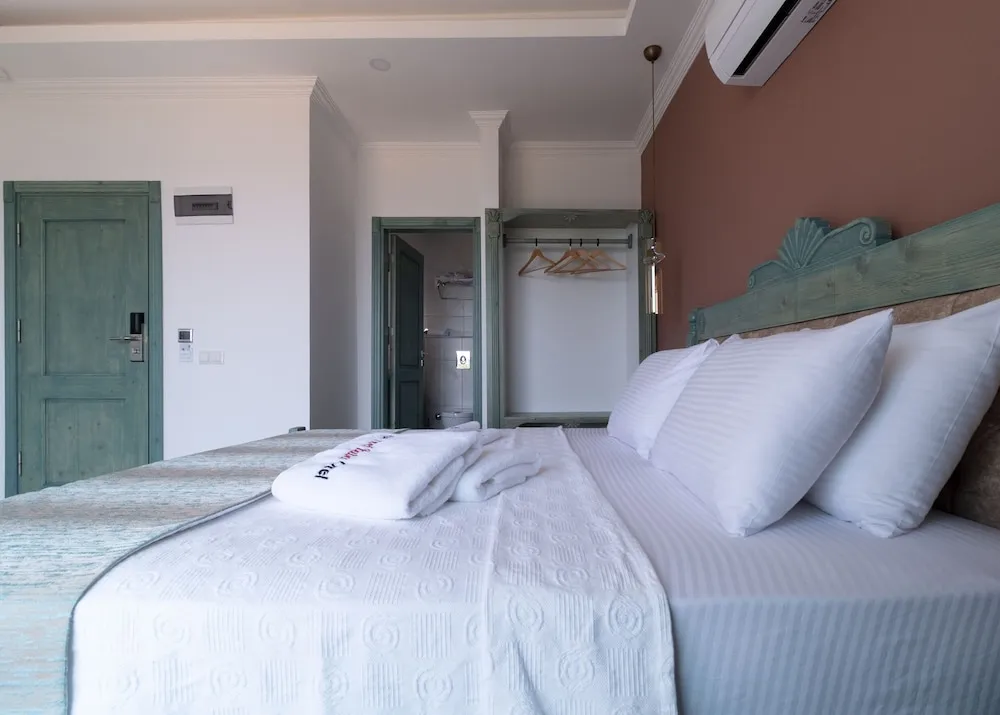 Comfort Tek Büyük veya İki Ayrı Yataklı Oda, Deniz Manzaralı