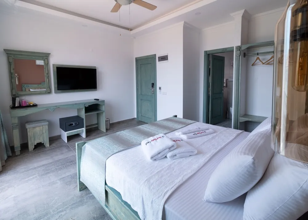 Comfort Tek Büyük veya İki Ayrı Yataklı Oda, Deniz Manzaralı