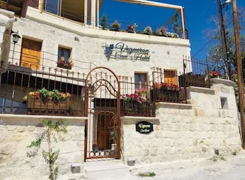Vigneron Cave Hotel