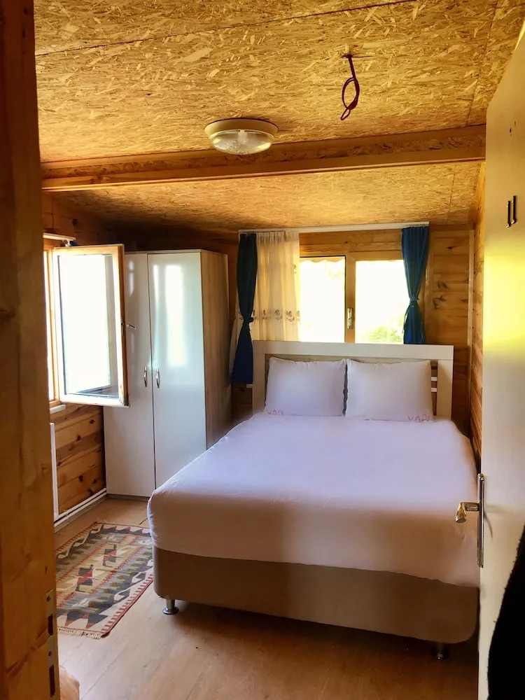 Family Tek Büyük Yataklı Oda