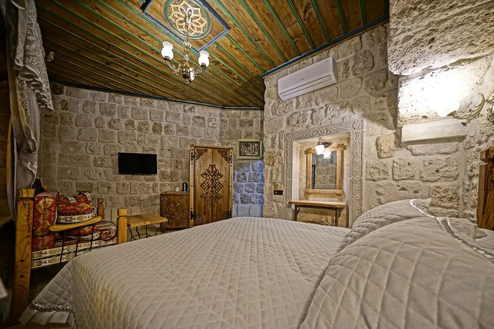 Standard Tek Büyük Yataklı Oda (Zemi)