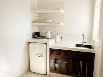 Pilos Suites
