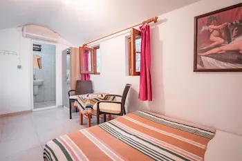 7 Garden Bungalow & Camping