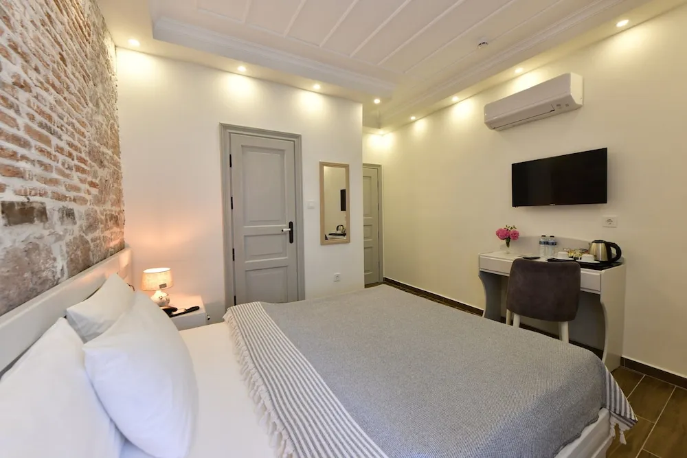 Classic Tek Büyük Yataklı Oda