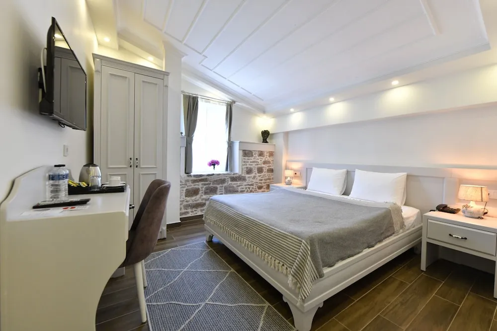 Classic Tek Büyük Yataklı Oda