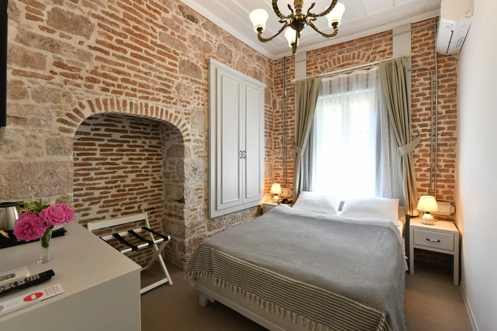 Classic Tek Büyük Yataklı Oda