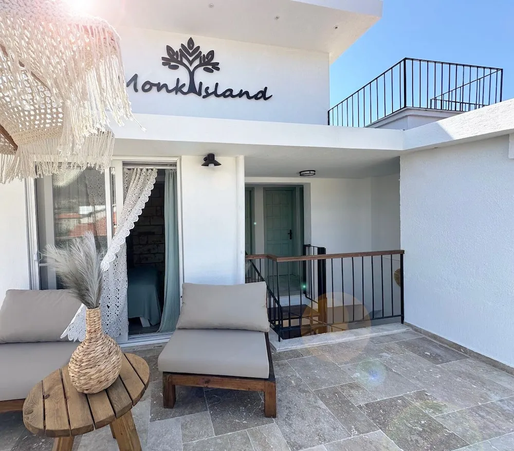 Monk Island Guesthouse