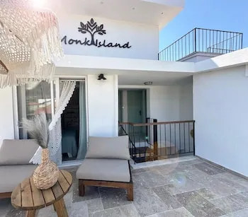 Monk Island Guesthouse
