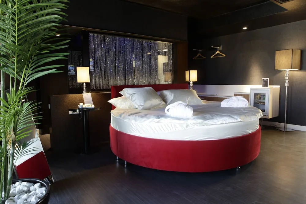 Premium Tek Büyük Yataklı Oda