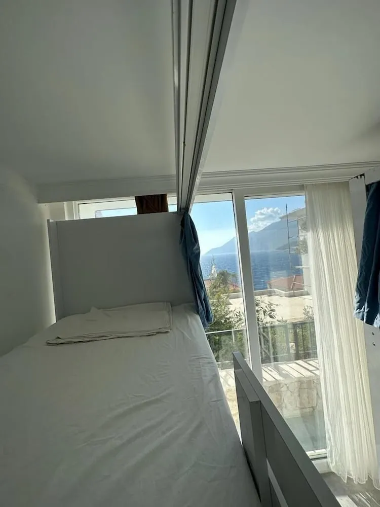 Classic Ortak Ranzalı Oda, Sadece kadınlar için, Özel Banyo, Deniz Manzaralı