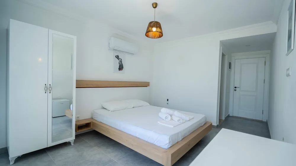 Classic Oda, 1 En Büyük (King) Boy Yatak, Balkon, Kısmi Deniz Manzaralı