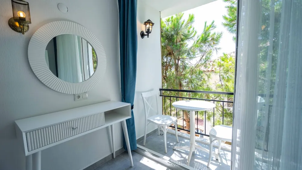 Classic Oda, 1 En Büyük (King) Boy Yatak, Balkon, Kısmi Deniz Manzaralı