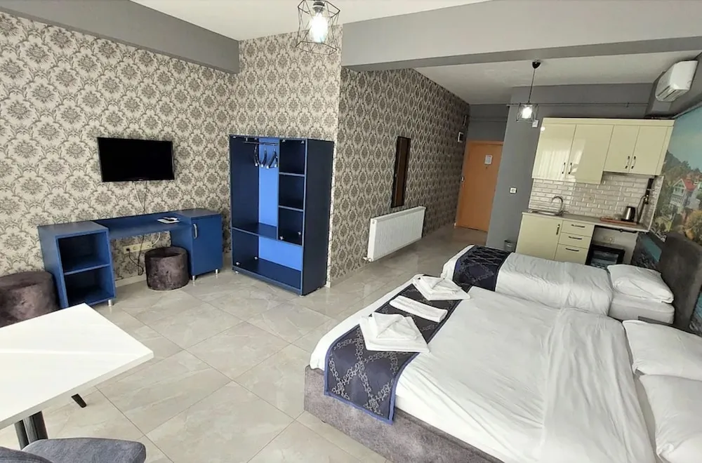 Family Suit Room