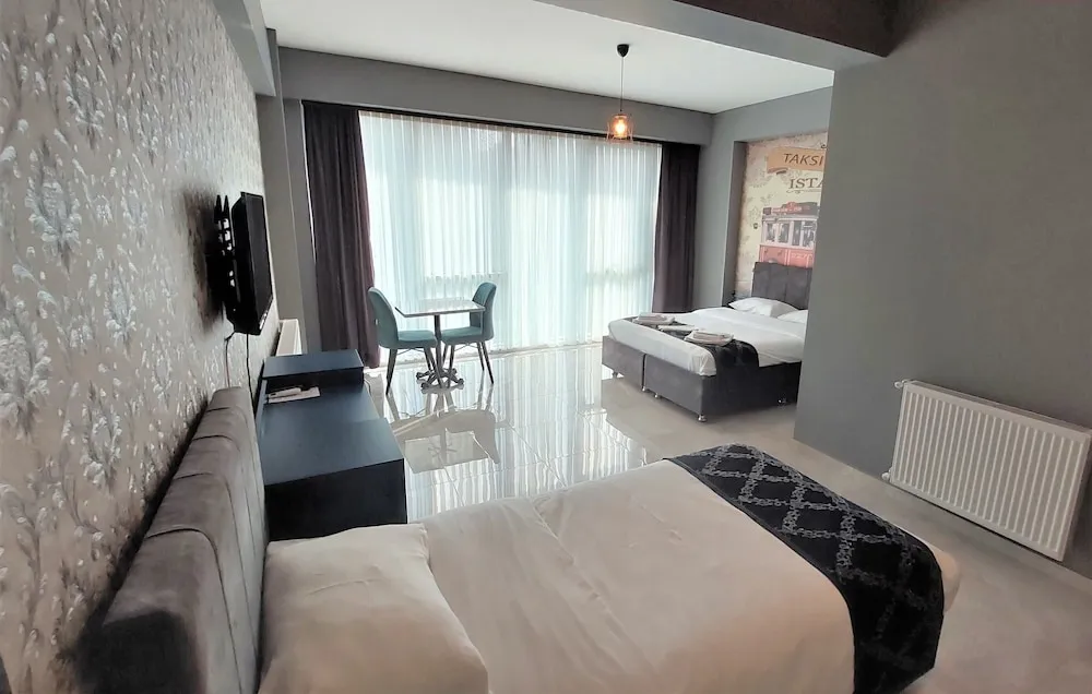 Tripple Serenity Suite, City View