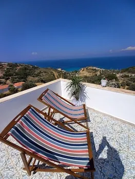 Laila Otel Karaburun