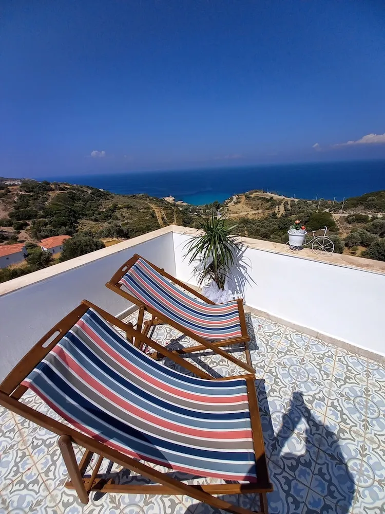 Laila Otel Karaburun