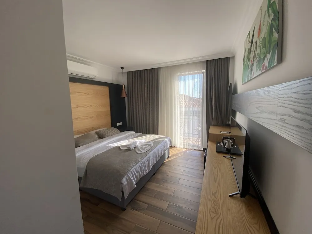 Deluxe Oda, Havuz Manzaralı