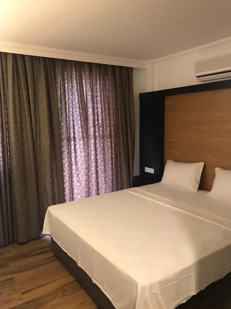 Standard Oda, 1 Yatak Odası, Havuz Manzaralı