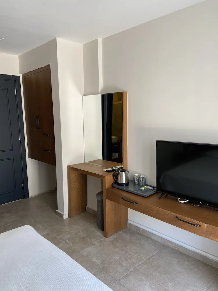 Standard Oda, 1 Yatak Odası, Havuz Manzaralı