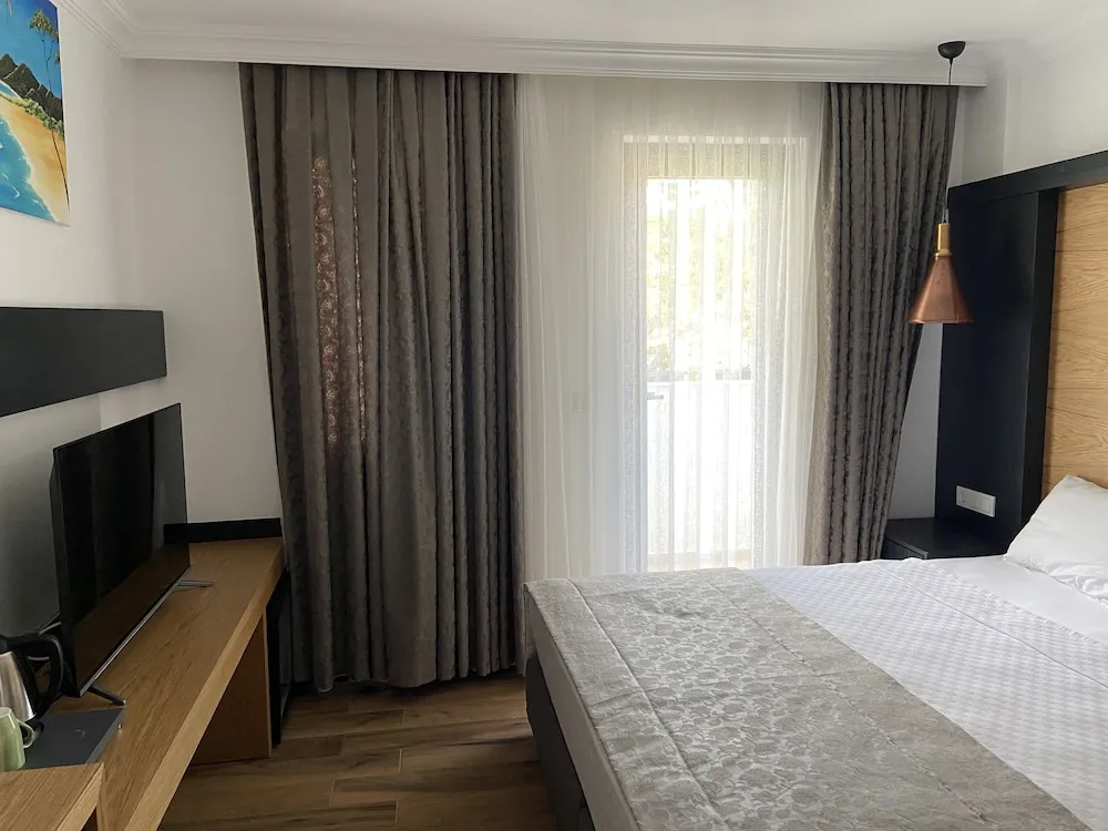 Standard Oda, 1 Yatak Odası, Havuz Manzaralı