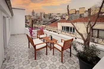 Selvese Suites – Serviced Living in Galata