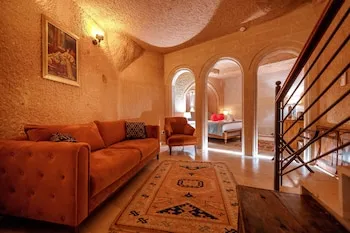 Misty Cave Hotel