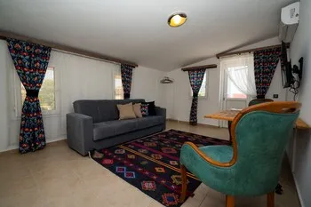 Esquire Hotels & Lounges
